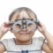 Kind mit Brille