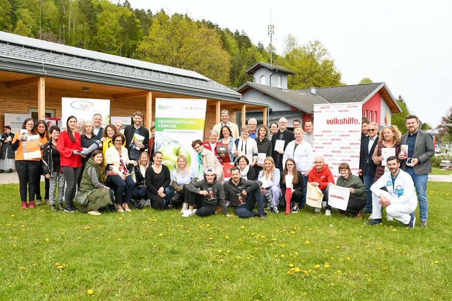 Gruppe von Menschen in Ludmannsdorf