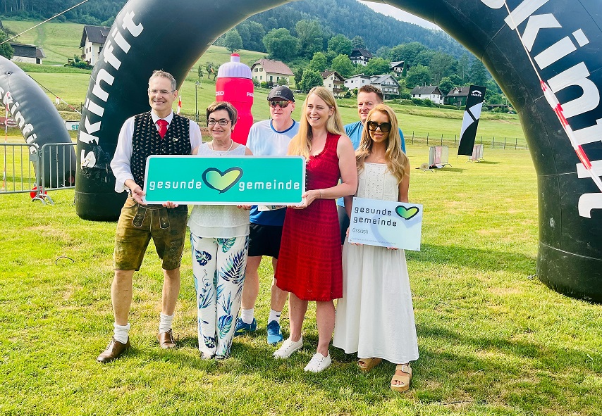 LR.in Beate Prettner (Mitte), Sarah Pucker, Land Kärnten (rechts), Bgm. Gernot Prinz (links)