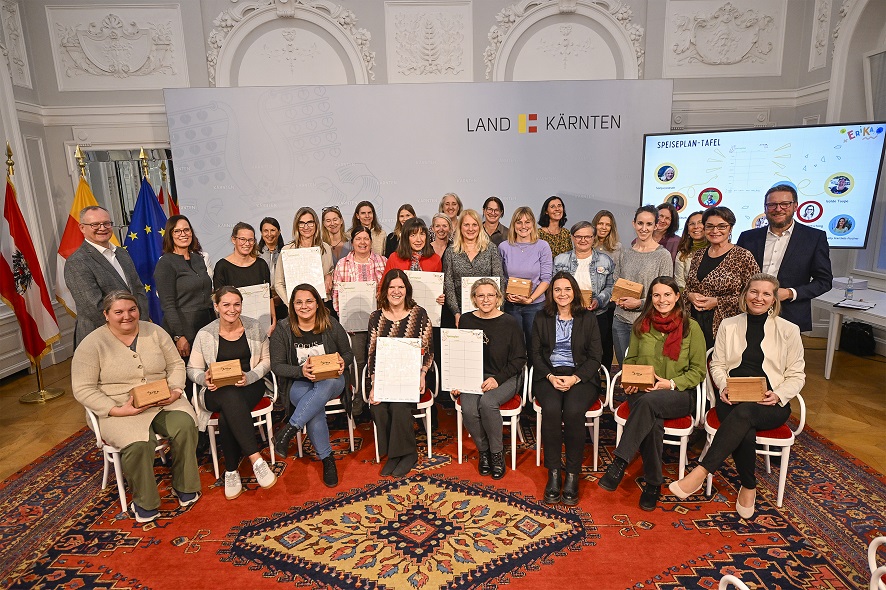 Abschlussveranstaltung-mit-Eva-Mir-Sabine-Wurzer-Beate-Prettner-Klaus-Ropin-und-Tagesmuettern